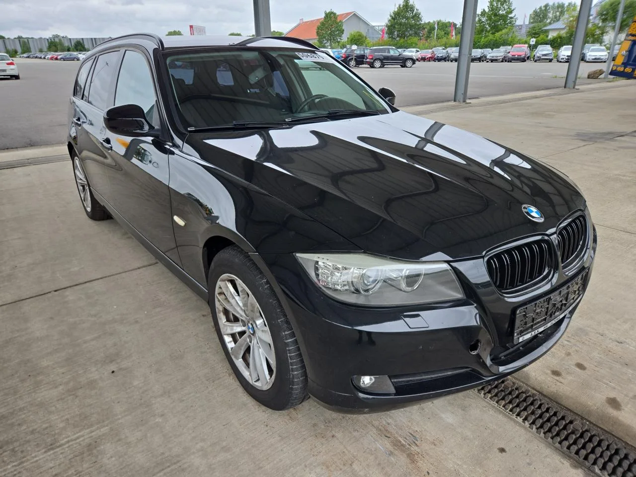 2011 BMW 3er Touring 316d z EÚ, pohľad spredu