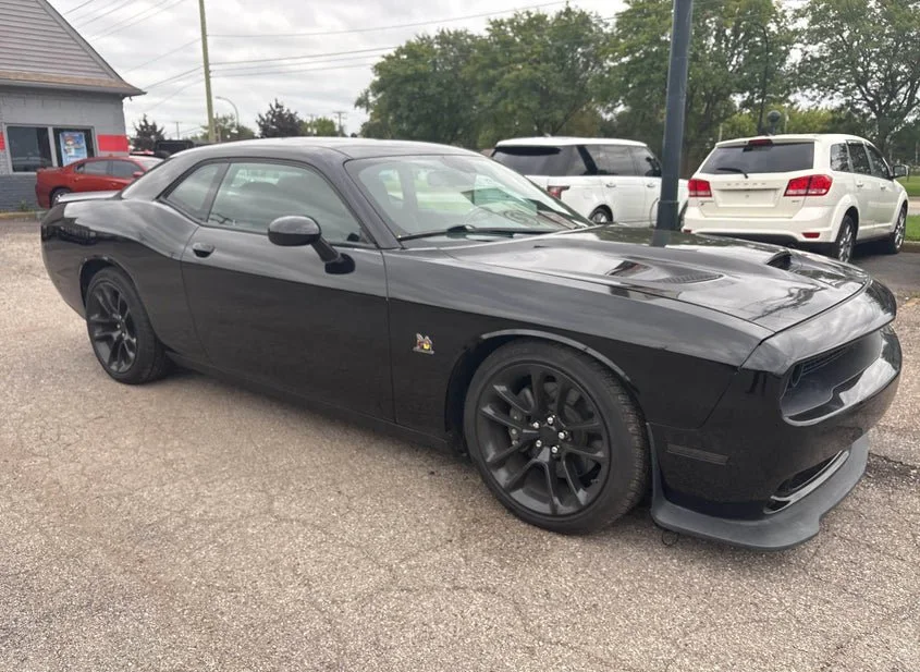 2020 Dodge Challenger 6.4l z USA, pohľad spredu